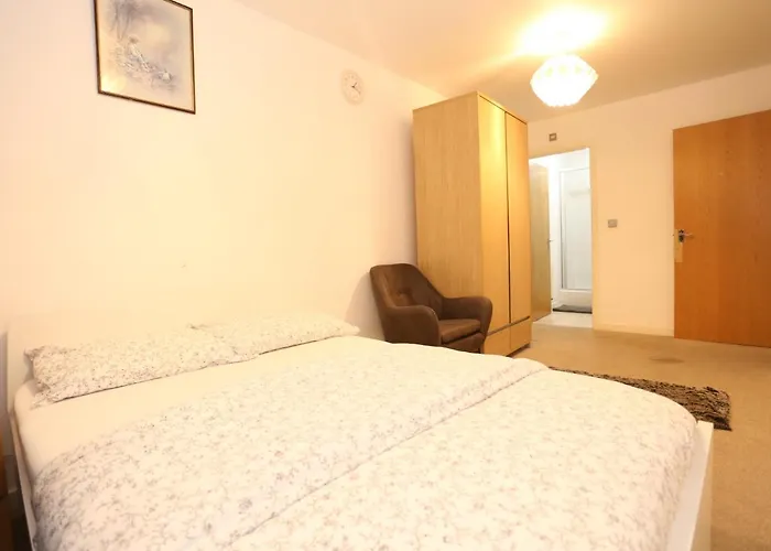Bridge House Apartment